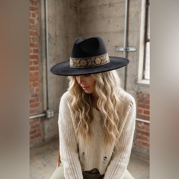 Accessories - NWT Boho Western Fedora Felt Wide Brimmed Hat with Floral Band Black